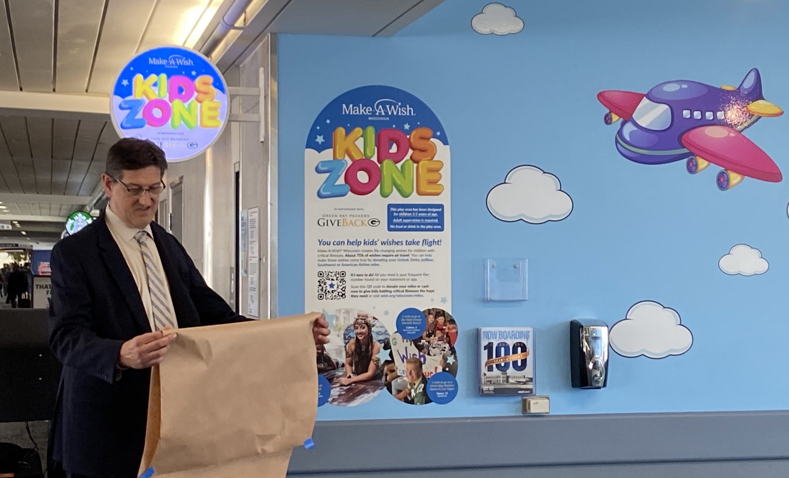 Packers Sponsor Milwaukee Airport Make-A-Wish Zones, Trips