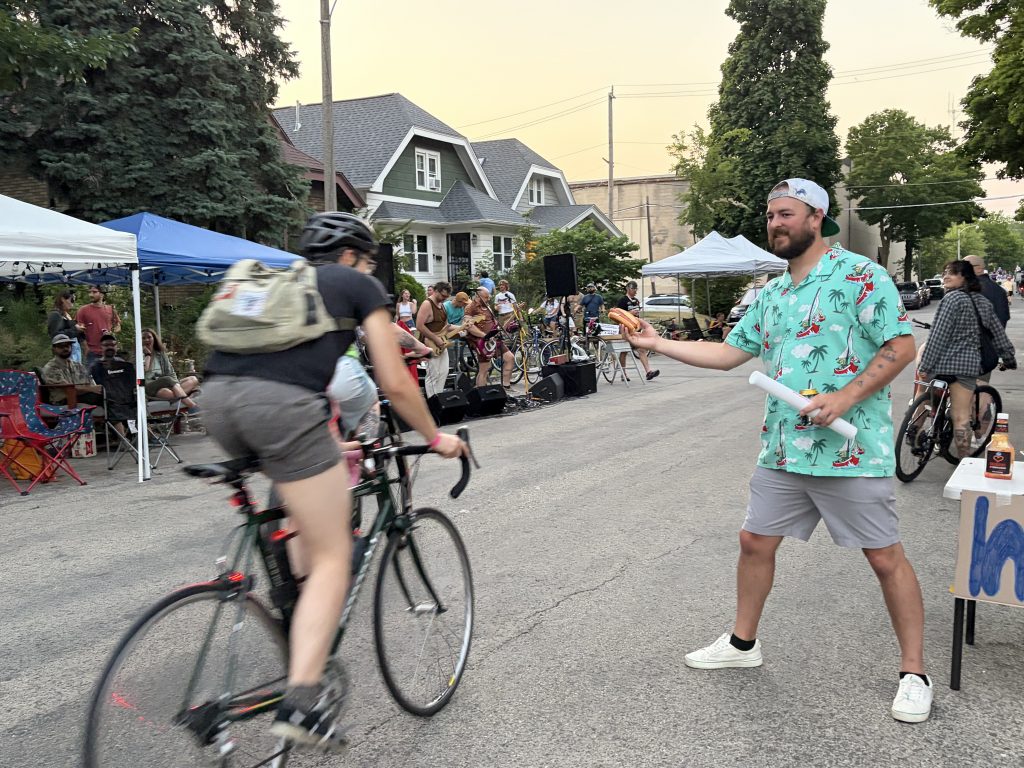 Free hot dogs on Pierce Street. Photo by Sophie Bolich.
