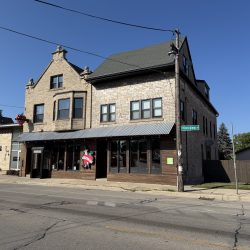 2392-2398 S. Kinnickinnic Ave. Photo by Jeramey Jannene.