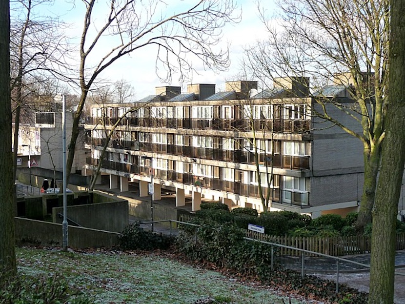 Central Hill. Photo by Stephen Richards / Housing estate, Central Hill. (CC BY-SA 2.0) https://creativecommons.org/licenses/by-sa/2.0/deed.en