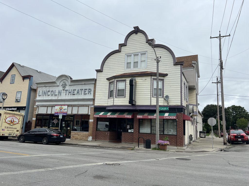 1100-1104 W. Lincoln Ave. Photo by Jeramey Jannene.
