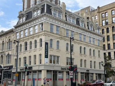 Oconomowoc Bank Closing Downtown Milwaukee Branch