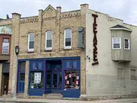 2220-2222 S. Kinnickinnic Ave. Photo by Jeramey Jannene.
