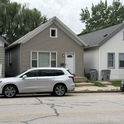 2141 S. Kinnickinnic Ave. Photo by Jeramey Jannene.