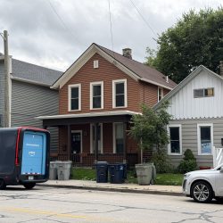 2147 S. Kinnickinnic Ave. Photo by Jeramey Jannene.