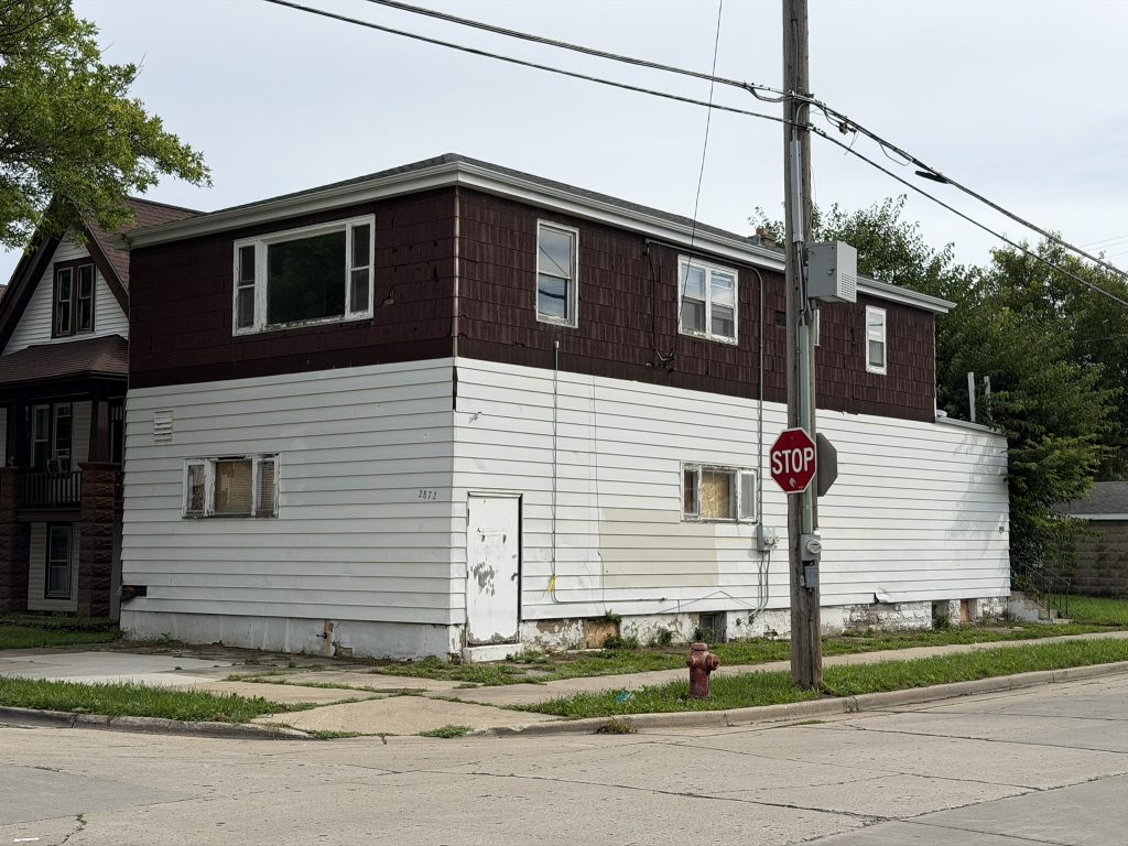 2872 S. 8th St. Photo by Jeramey Jannene.