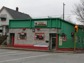 2000-2002 W. Lincoln Ave. Photo by Jeramey Jannene.