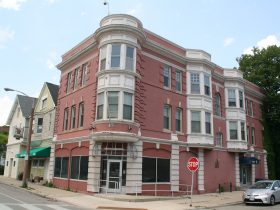2100 W. Wells St. Photo by Jeramey Jannene.