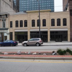 627-637 N. Broadway. Photo by Jeramey Jannene.