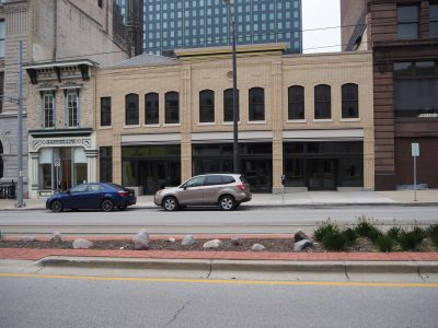 627-637 N. Broadway