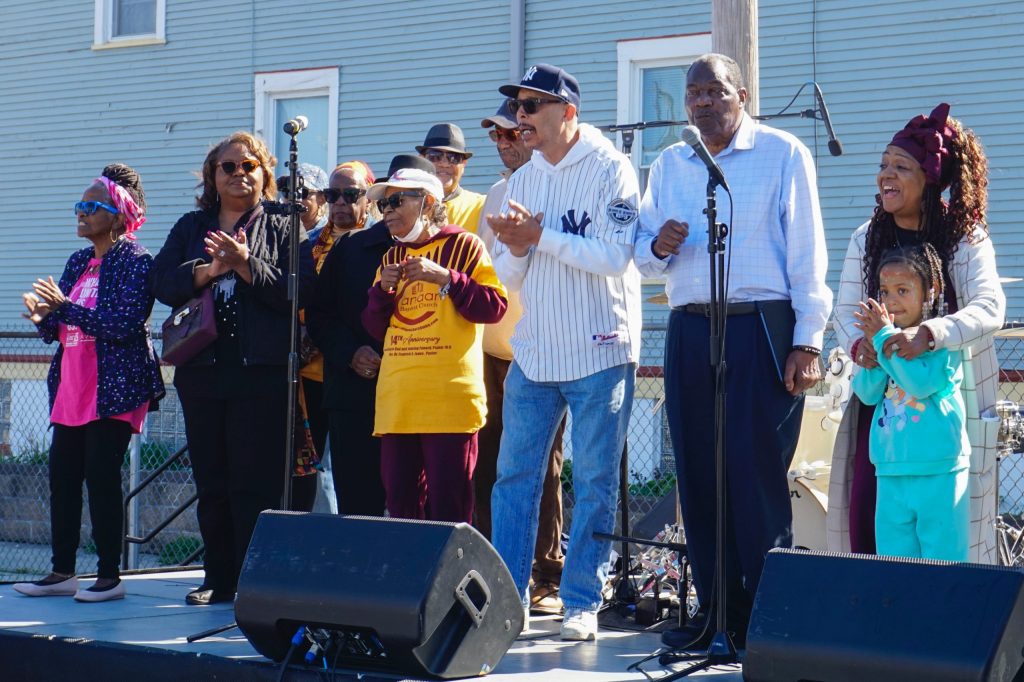 Members of Canaan Baptist Church sing “This Little Light of Mine” to celebrate Walnut Way Conservation Corp. developing a one-megawatt community solar project at Harvest Day on Oct. 3. (Photo by Meredith Melland)