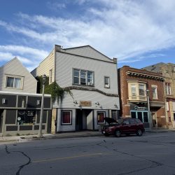 2225-2227 S. Kinnickinnic Ave. Photo by Jeramey Jannene.