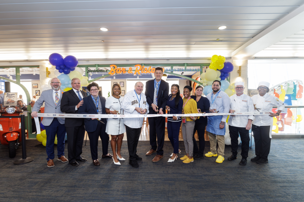Bartolotta's Bar and Ristoro ribbon cutting ceremony. Photo courtesy MKE Airport Media.