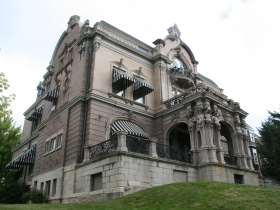 Kalvelage Mansion, 2432 W. Kilbourn Ave.
