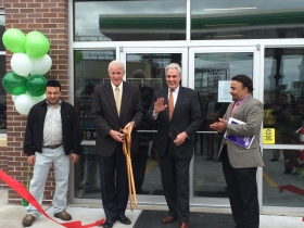 (L-R): Rick Walia, Mayor Tom Barrett, Alderman Robert Bauman, Jay Walia at groundbreaking of a new BP gas station on 27th and St. Paul.