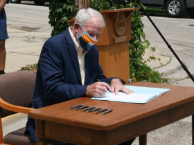 Mayor Tom Barrett Signs Mask Mandate