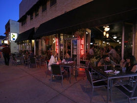 LuLu Cafe & Bar