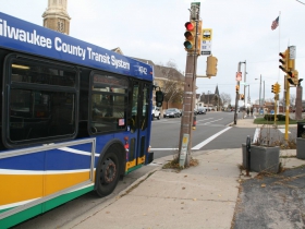 Route 15 Bus on Kinnickinnic