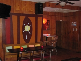 Lee's Luxury Lounge