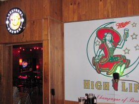 Lee's Luxury Lounge