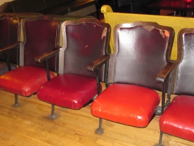 Lee's Luxury Lounge