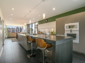 851 E. Reservoir Ave.