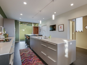 851 E. Reservoir Ave.