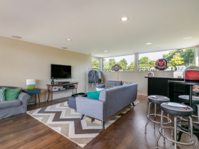 851 E. Reservoir Ave.