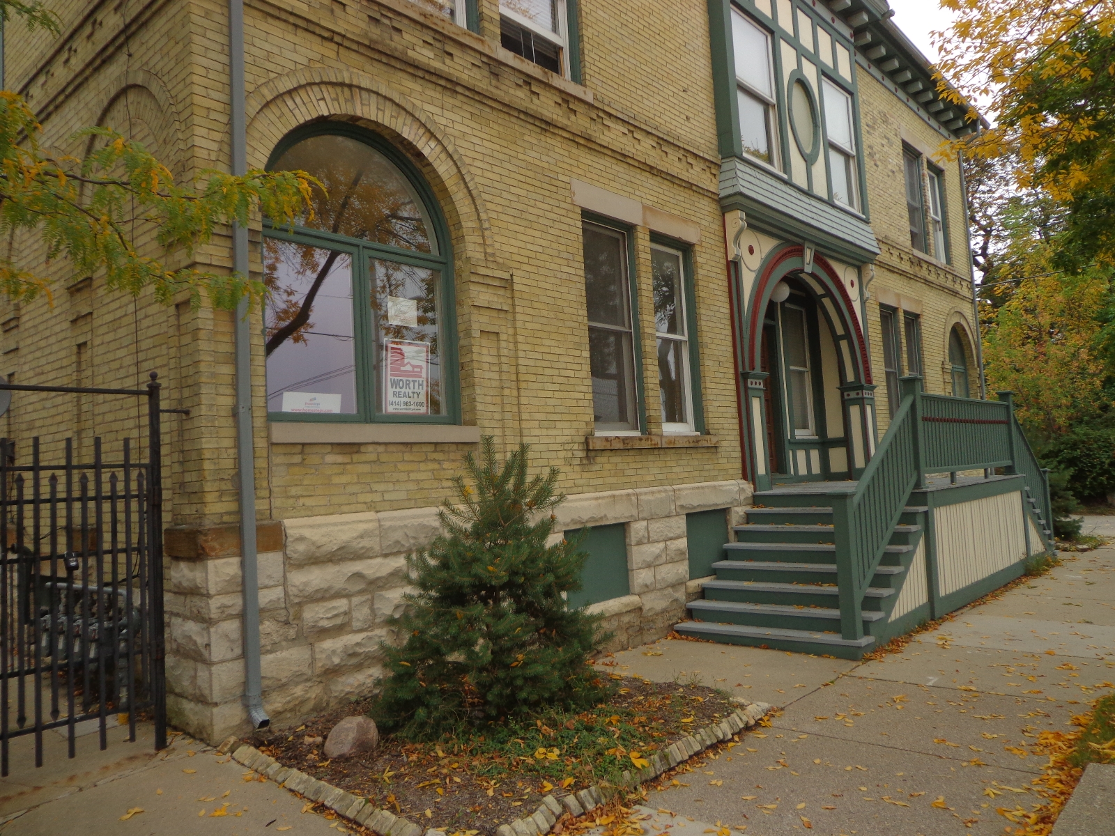 House Confidential: Jonathan Jackson’s Very Urban Condo