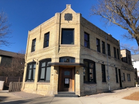 Uncle Wolfie's Breakfast Tavern