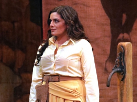 Carmen, Laurel Semerdjian.