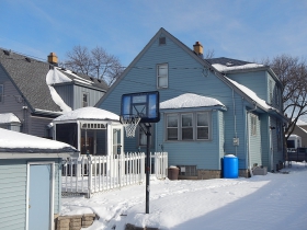 Ald. Wade's Tiny Cape Cod