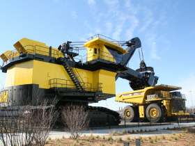 Komatsu Shovel and Truck