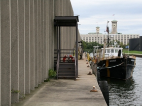 R/V Neeskay