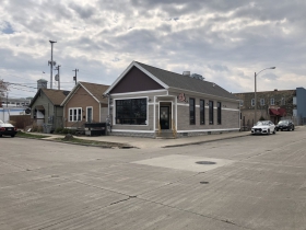 Allie Boy’s Bagelry & Luncheonette, 135 E. National Ave.