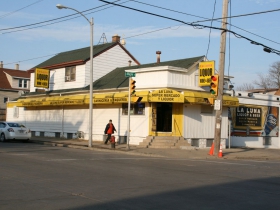 La Luna Liquor, 522 W. Maple St.