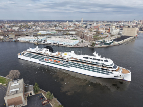 Viking Octantis Enters Inner Harbor