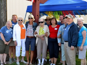 The Tessler lineage lines up for a family photo in front of the park's sign.