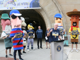 Mayor Tom Barrett and the Racing Sausages