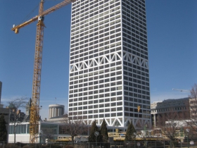 Construction of 833 East.