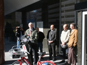 Mayor Barrett breaking the bike-sharing news.
