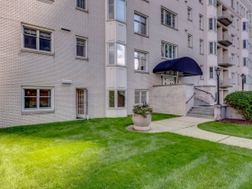Cudahy Tower courtyard