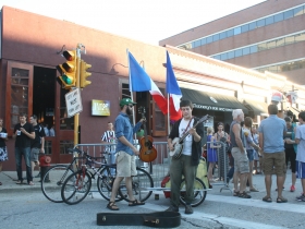 Street performer in front of Taylor's.