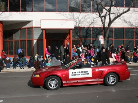 Dan O'Donnell, of Newstalk 1130 WISN, tells a passerby that he is here and not Mark Belling because,