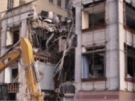 734 N. 4th St. being demolished.
