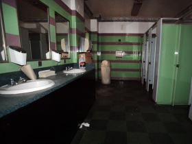 Grand Warner restroom.