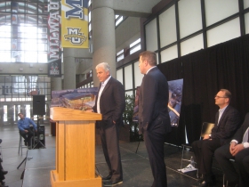 Michael Fascitelli and Peter Feigin at the podium.