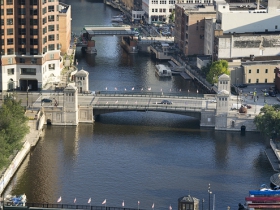 The Wells Street Bridge is at this time stuck in the up position.