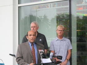 Bruce Keyes informs the crowd of the future expansion plans for bike-sharing in Milwaukee.