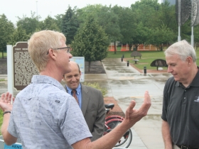 Barry Mainwood showing the bike-sharing system to Mayor Barrett.